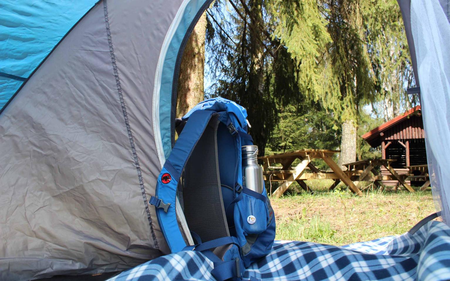 Zelt mit Rucksack